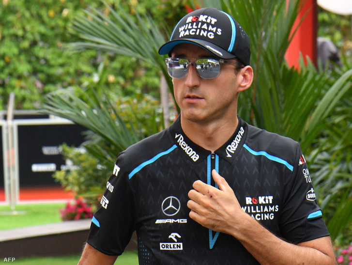 Kubica a hétvégi szingapúri futam helyszínén. Hét versenye maradt a Williamsnél