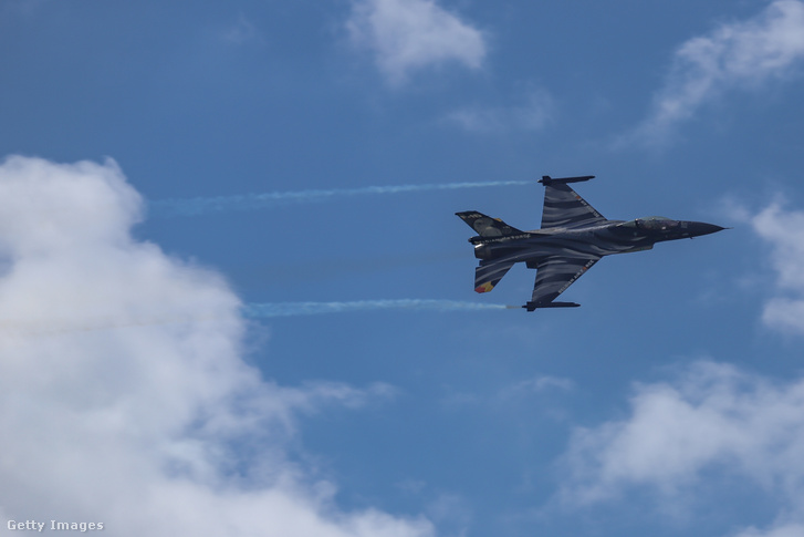 Belga F-16-os vadászgép 2019-es párizsi légibemutatón