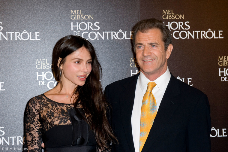 2010 egyik legnagyobb külföldi celebbotránya Mel Gibson válása volt Oksana Grigorievától, akitől az akkor 54 éves színésznek előző évben született gyereke