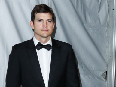 Ashton Kutcher Twitteren reagált Demi Moore súlyos vádjaira