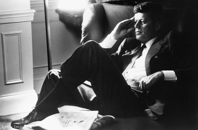 A fejfájást komolyan kell venni: John F. Kennedy 1959-ben