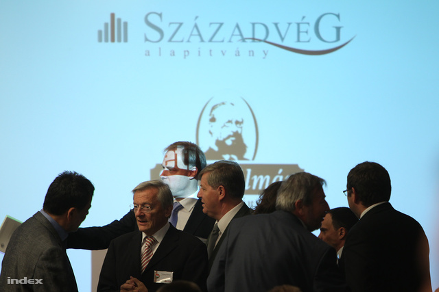 Schüssel és Stumpf a Századvég konferenciáján