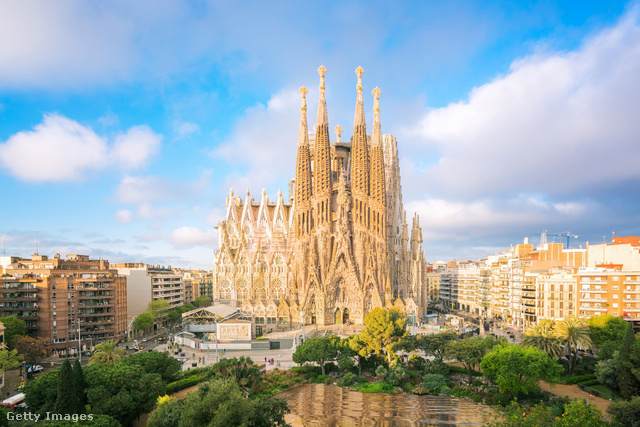 A Sagrada Familia a távolból