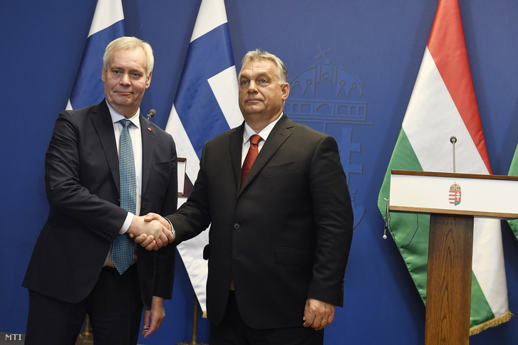 Orbán Viktor miniszterelnök (j) és Antti Rinne
