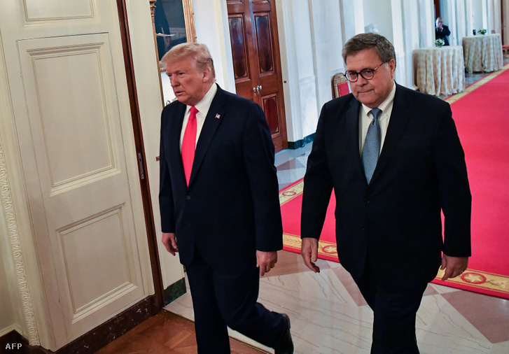 Donald Trump és William Barr igazságügyi miniszter a Fehér Házban 2019. szeptember 9-én
