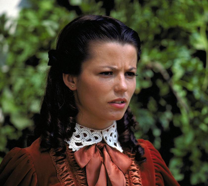 Ivancsics Ilona 1984 szeptemberében Horváth Piroska szerepében a Különös házasság című tévéfilm egyik jelenetében.
