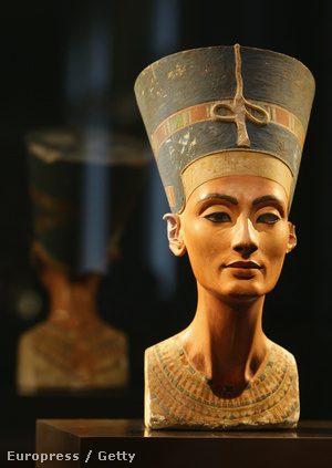 Nofertiti királyné mellszobra (Berlin, Neues Museum)