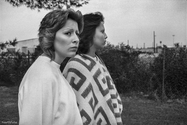 Ezen az 1982-es képen két nő látható, akik a Dog Patch nevű városrészben laktak, ami rengeteg bandatag otthona is volt egyben.
