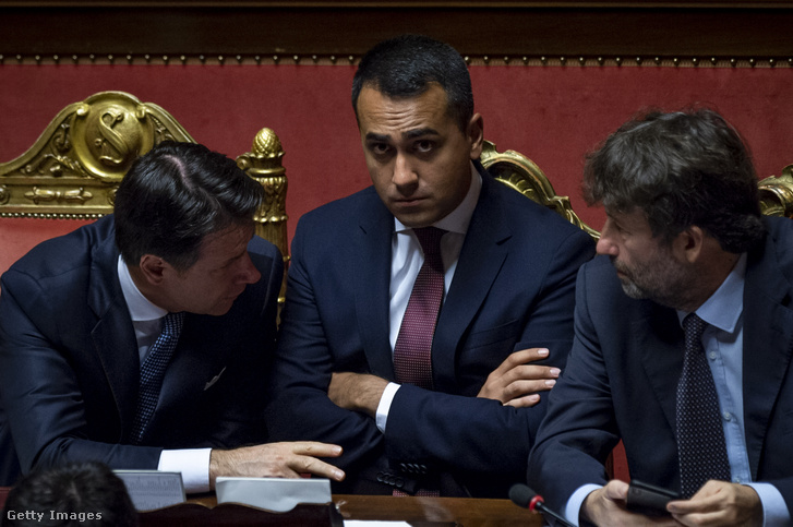 Balról-jobbra: Giuseppe Conte, olasz miniszterelnök, Luigi Di Maio, olasz külügyminiszter és Dario Franceschini az új kormány bizalmi szavazásán 2019. szeptember 10-én