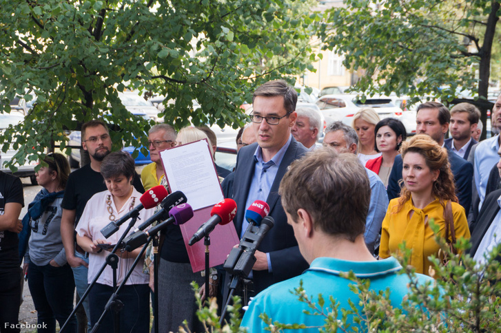 Gergely Karácsony in front of TV2 with the petition in his hand