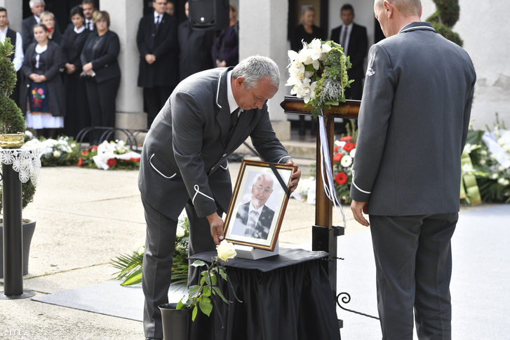 Szekó József (Fidesz-KDNP), Mohács tragikusan elhunyt polgármesterének temetése a mohácsi katolikus temetőben 2019. október 5-én