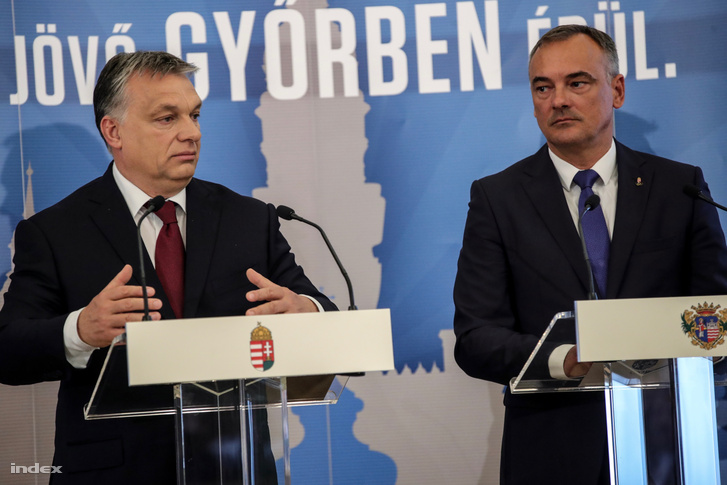 Prime Minister Viktor Orbán (l) and mayor Zsolt Borkai (r) holding a joint press conference after signing a cooperation agreement between Győr and the government as part of the Modern Cities program on 28 April 2017.