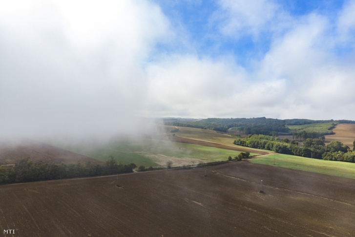 Oszló köd és felhõk a Zala megyei Fakospuszta közelében 2019. október 11-én.