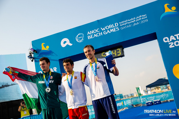 Dévay Márk (balra) Magyarország első érmét szerezte a strand világjátékok történetében