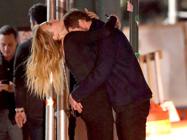 Liam Hemsworth új barátnőjével ölelkezett New York belvárosában