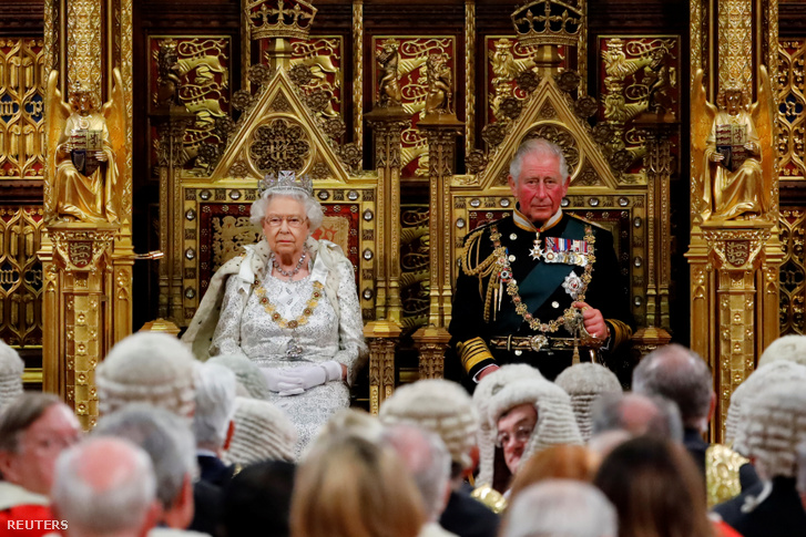 II. Erzsébet megnyitja az angol parlamentet Londonban