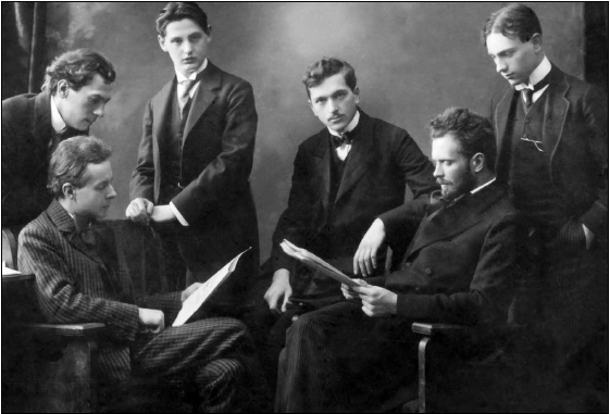 1910-es kép: Kerpely Jenő, Waldbauer Imre, Molnár Antal, Temesváry János, bal oldalt ül Bartók Béla, jobb oldalt pedig Kodály Zoltán