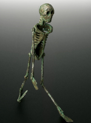 A "memento mori" bulik egy bronz csontváza