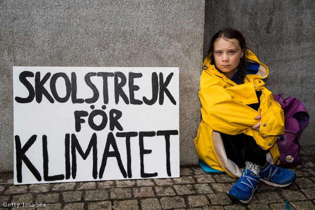 Greta Thunberg a svéd parlament előtt sztrájkol