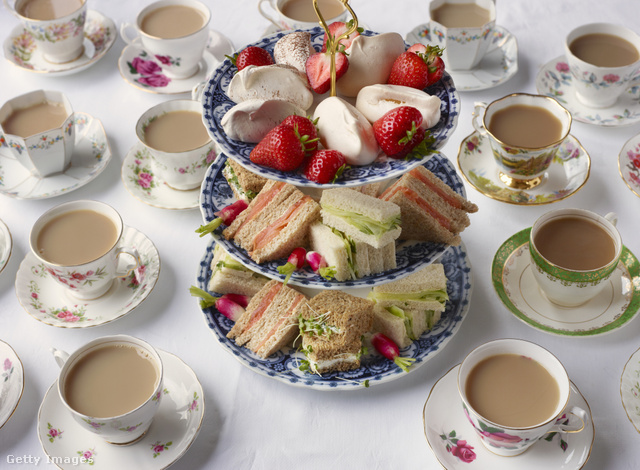 Az angolok ötórai teájához szendvics és édesség dukál