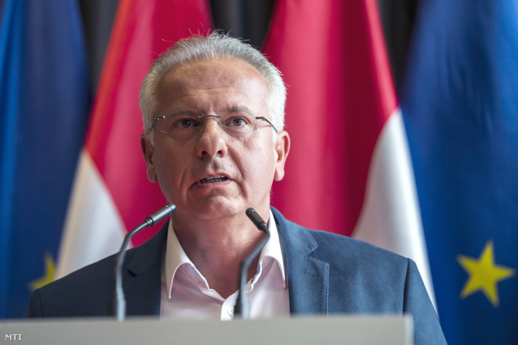 Péterffy Attila beszél a helyi önkormányzatok napja alkalmából tartott sajtótájékoztatón Budapesten 2019. szeptember 30-án.