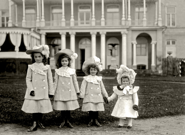 A négy lány: Olga, Tatjána, Marija és Anasztázia 1903-ban Darmstadtban