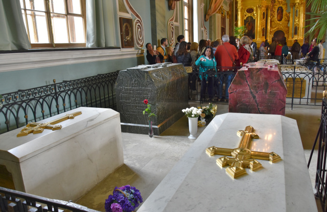 A Romanovok maradványai a Péter–Pál-székesegyházban