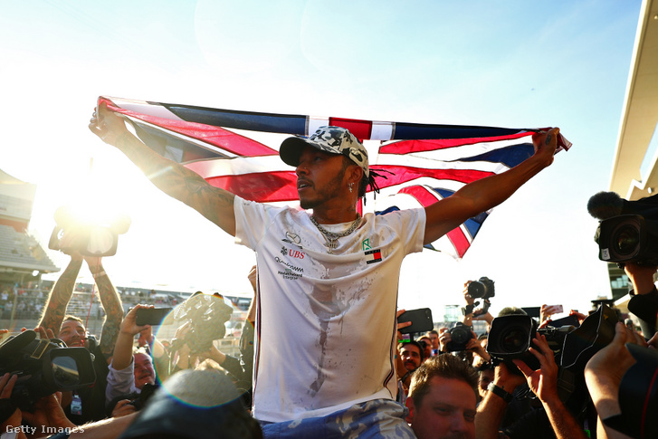 Lewis Hamilton ünnepel az Amerikai Nagydíj után Austinban 2019. november 3-án