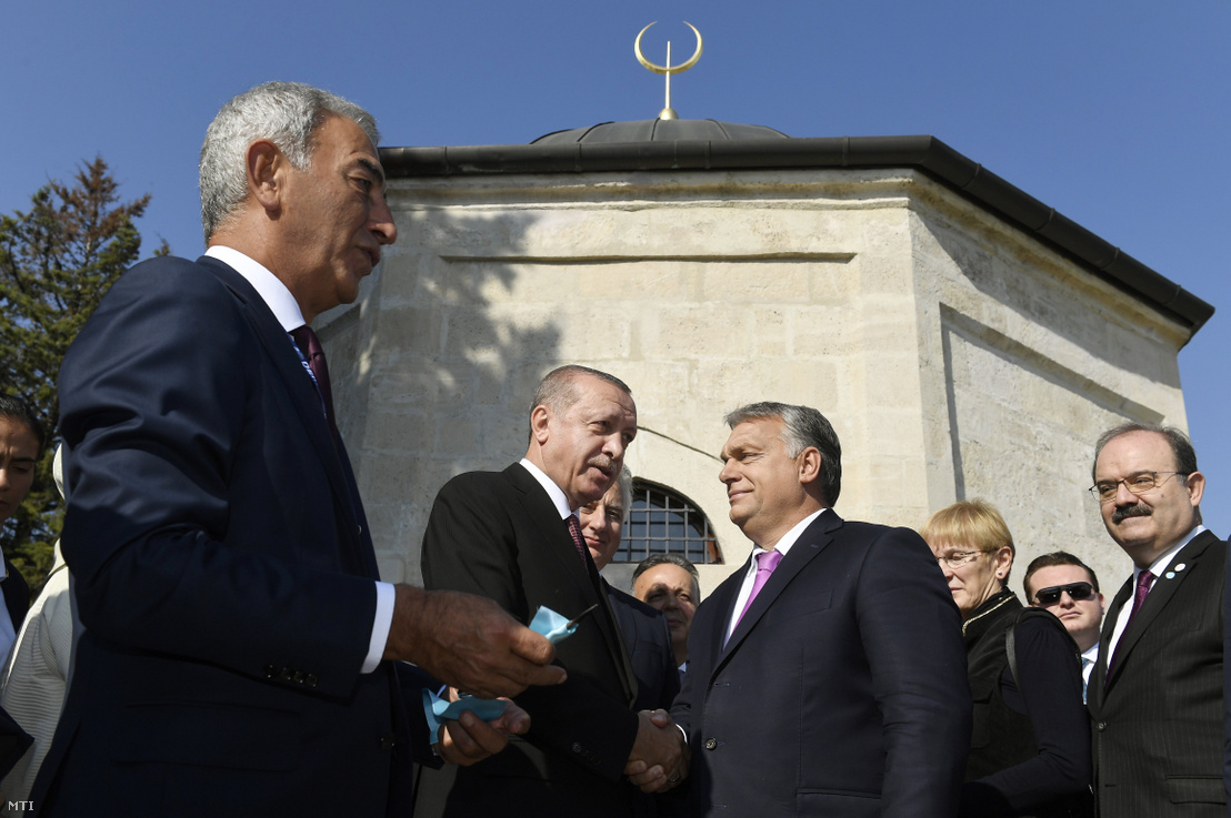 Turkish President Recep Tayyip Erdogan and Hungarian PM Viktor Orbán at Gül Baba's tomb in Budapest on 9 October 2018, with businessman Adnan Polat standing to the left.