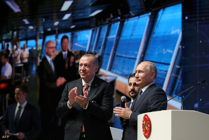 Turkish President Tayyip Erdogan and his Russian counterpart Vladimir Putin attend a ceremony marking the completion of the undersea section of the TurkStream gas pipeline in Istanbul on 19 November 2018.