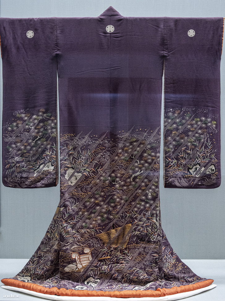 Fiatal nő számára készült selyem furisode esős tájképpel, a 19. századból, az Edo-korszakból (a tokiói nemzeti múzeum gyűjteményéből)