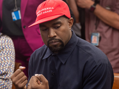 Kanye West azt szeretné, ha ezután mindenki Keresztény Milliárdos Zseni Kanye Westnek hívná