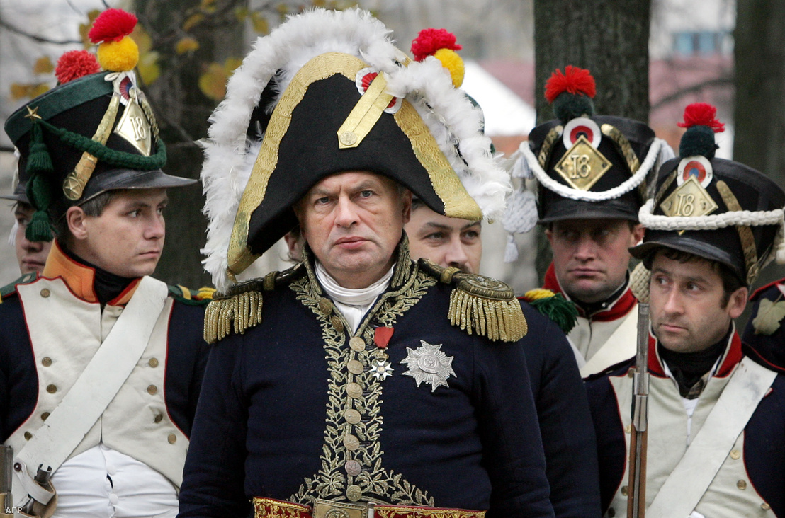 Oleg Szokolov (középen) mint Napoleon egy 1812-es csata újbóli eljátszásán 2005. október 23-án Malojaroszlavetsz városában