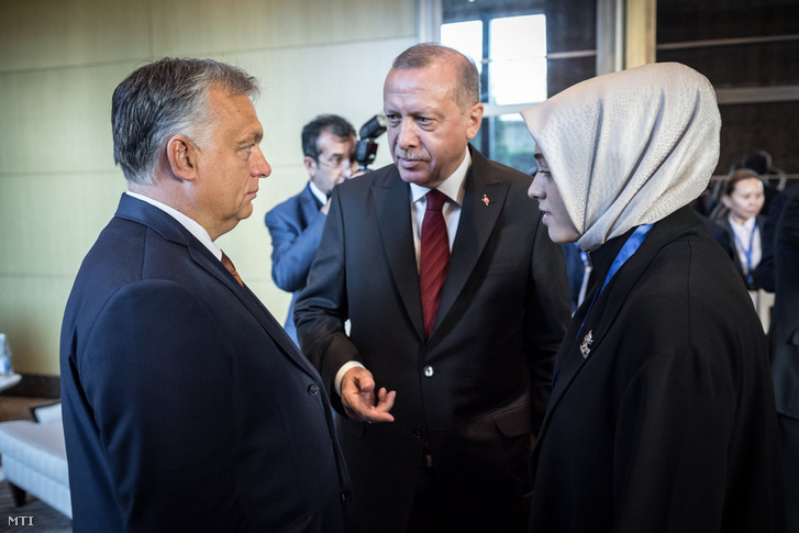 Orbán Viktor miniszterelnök és Recep Tayyip Erdogan török elnök a Türk Tanács csúcstalálkozóján Bakuban 2019. október 15-én