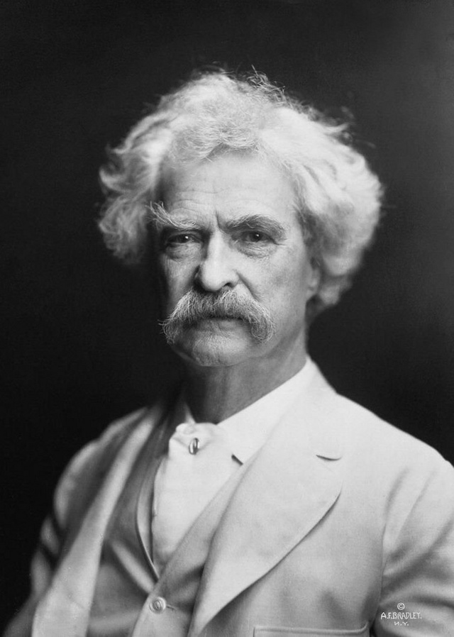 Az idős Mark Twain fotója 1907-ből