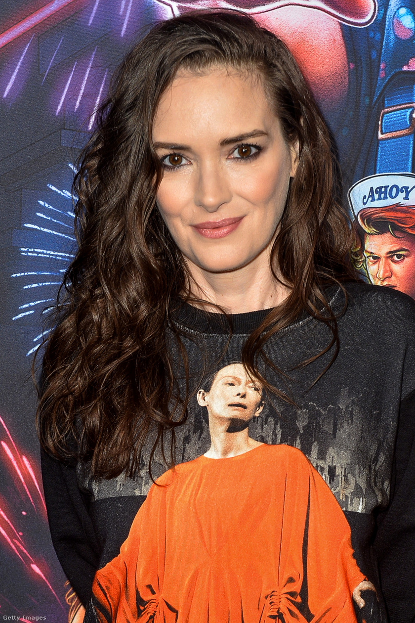 Winona Ryder így nézett ki novemberben, mikor sorozata, a Stranger Things új évadát promotálta.