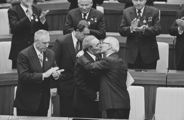 Brezsnyev és Honecker 1979-es csókja