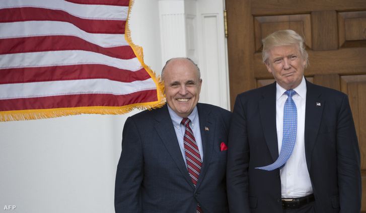 Rudy Giuliani és Donald Trump találkozója a National Golf Clubban 2016 novemberében.