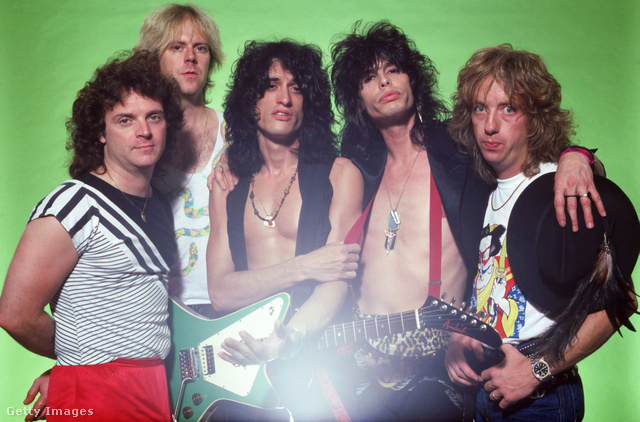 Balról jobbra: Joey Kramer, Tom Hamilton, Joe Perry, Steven Tyler és Brad Whitford 1984-ben