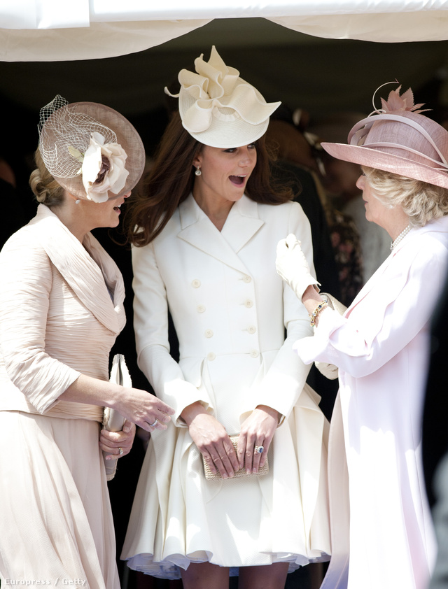 Kate Middleton és hozzá öltözött családtagjai