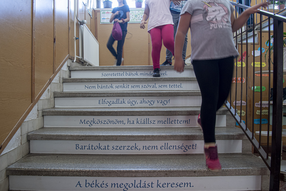 Üzenetek a lépcsőn