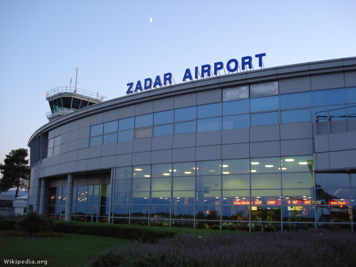 A repülőtér eleinte mint a Lufthansa repülőiskolája működött, majd a Horvát Légierő fő kiképző bázisaként működik.