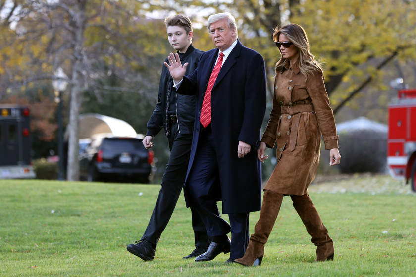 A 13 éves Barron Trump jól megnyúlt, most körülbelül olyan magas, mint az édesapja.