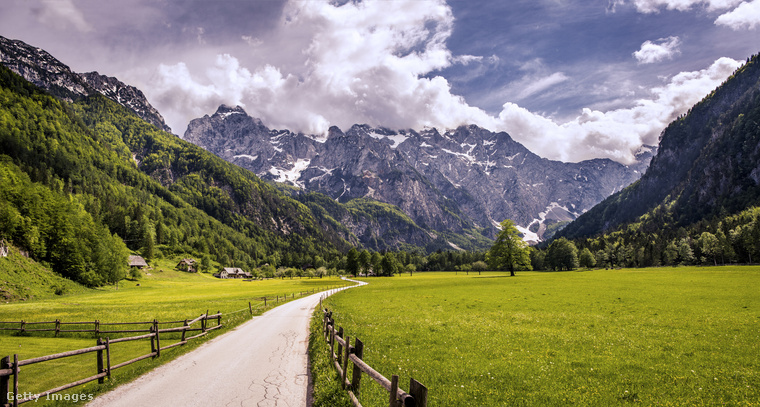 Logar-völgy, Szlovénia&nbsp;Nem kell kontinenseket átutaznod ahhoz, hogy gyönyörű helyeken túrázhass