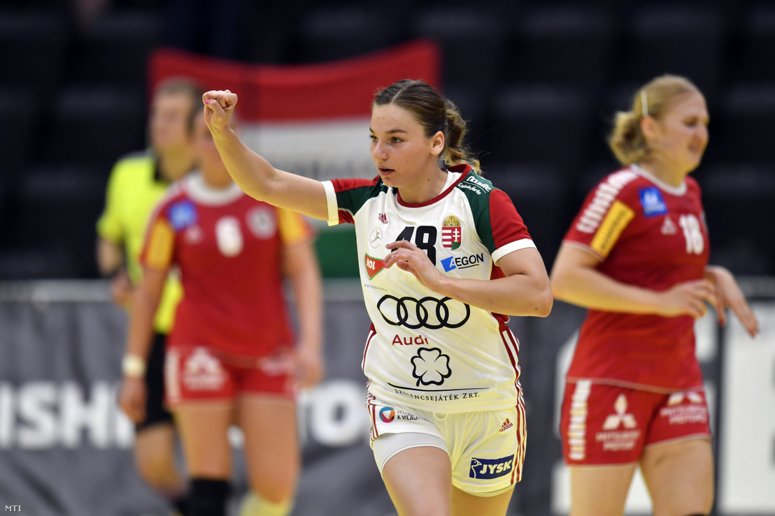 Faluvégi Dorottya, miután gólt szerzett az Ausztria - Magyarország női kézilabda világbajnoki selejtező mérkőzésen az ausztriai Grazban 2019. június 2-án