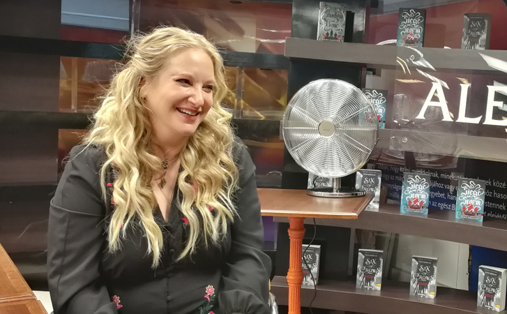 Leigh Bardugo fantasy írónő Budapesten 2019. november 18-án