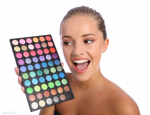 stockfresh 1287118 excited-girl-cosmetics-eyeshadow-colour-palet