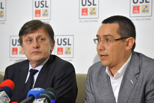 Crin Antonescu a román Nemzeti Liberális Párt elnöke és Victor Ponta szociáldemokrata miniszterelnök