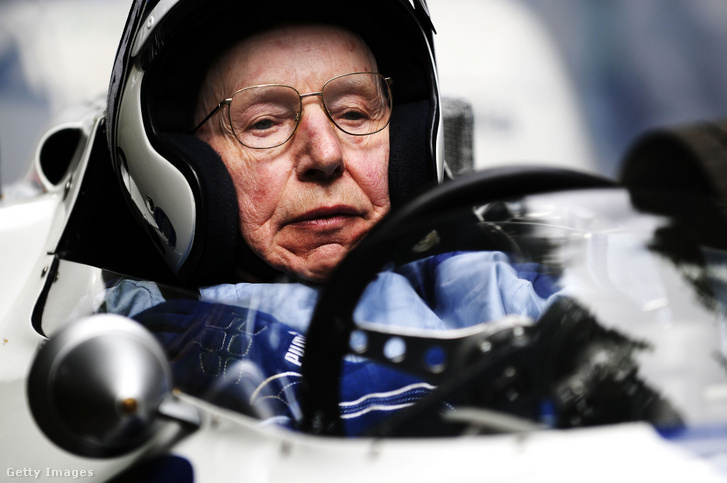 John Surtees 2014-ben, 80 évesen a Ferrari 158 volánjánál a Goodwood Festival of Speeden.