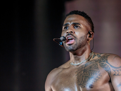 Jason Derulo pénisze túl nagy volt az Instagramnak, törölték a fürdőnadrágos fotóját